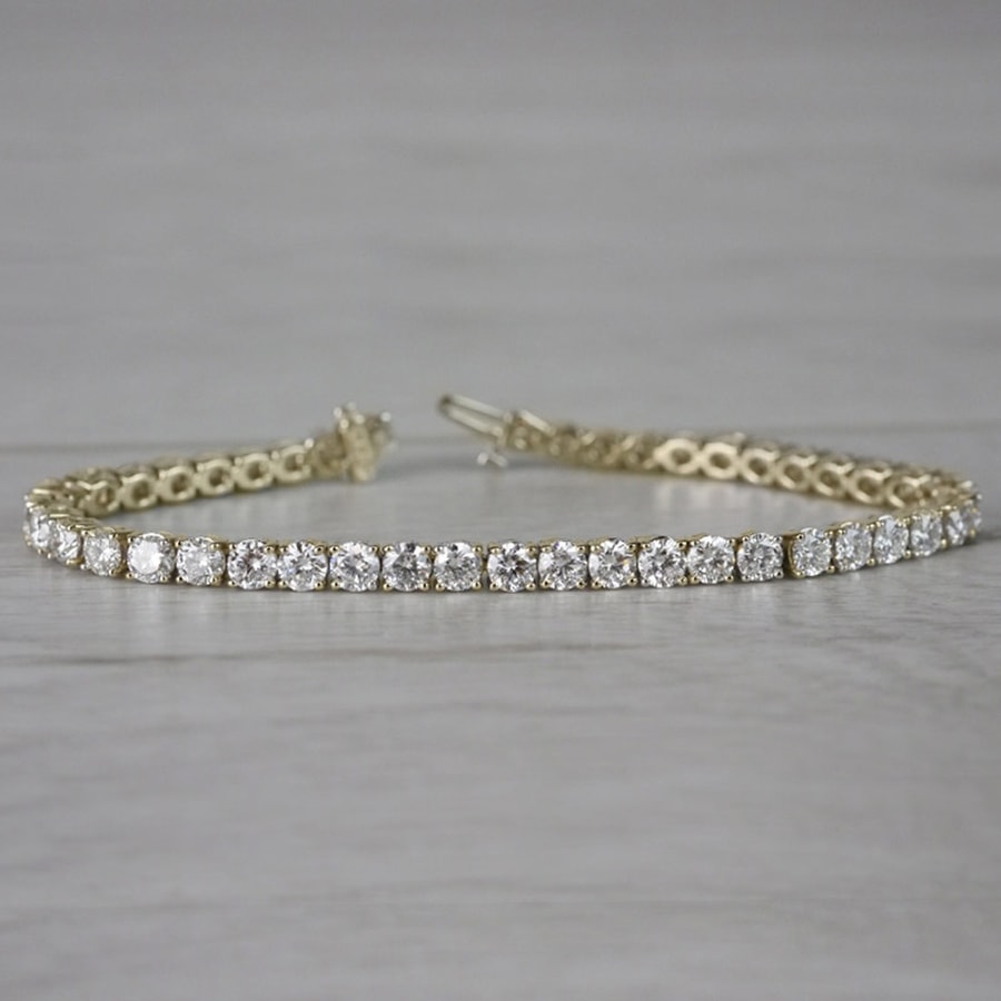 Three Prong Round Diamond Tennis Bracelet In Yellow Gold